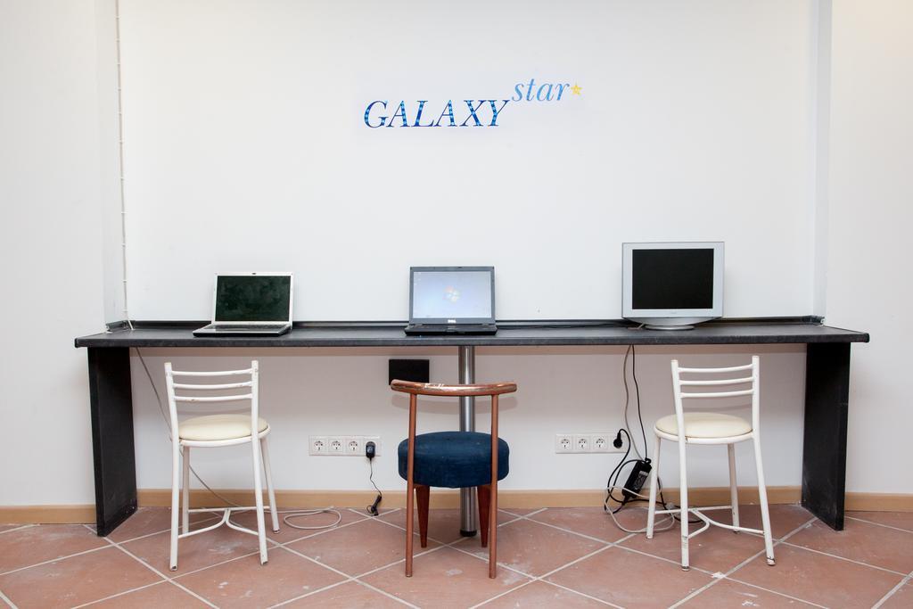 Galaxystar Hostel Barcelona Exterior photo